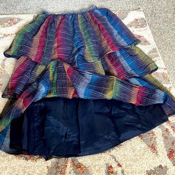 BEAUTIFUL WATERFALL SKIRT WITH GOLD THREAD ACCENT - Picture 2 of 7